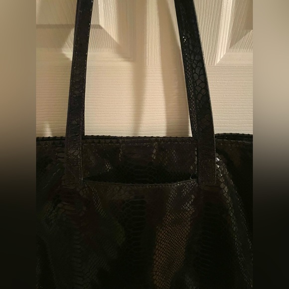 Michael Kors MK Large Black Snakeskin Tote - Picture 3 of 10